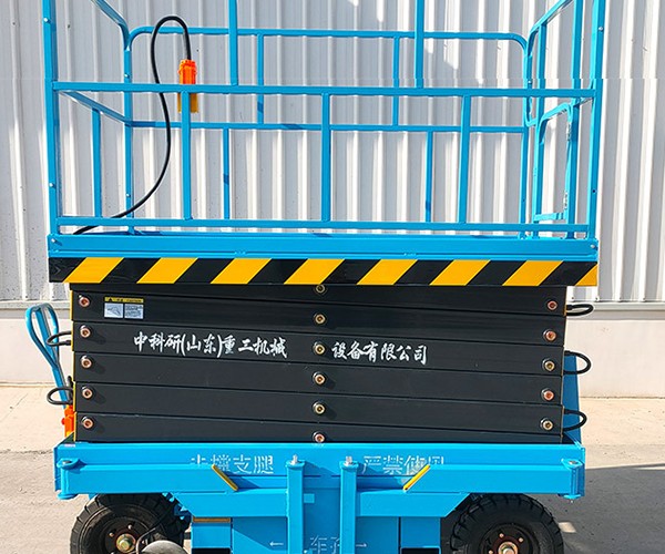 新密自行走升降机